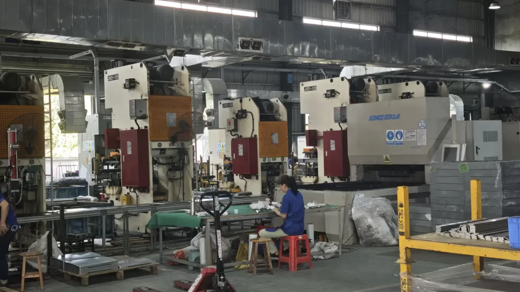 Automatic Welding vs. Manual Welding: A Comprehensive Comparison of Cost, Efficiency, and Quality