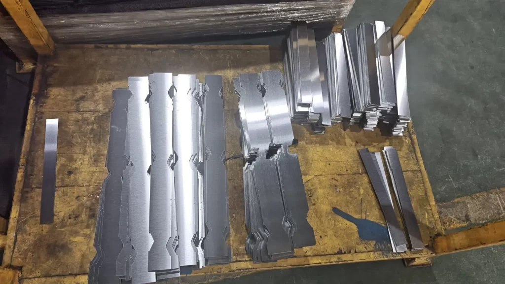 Sheet Metal Cabinet Choices: Heavy Duty vs Standard Tool Storage Options