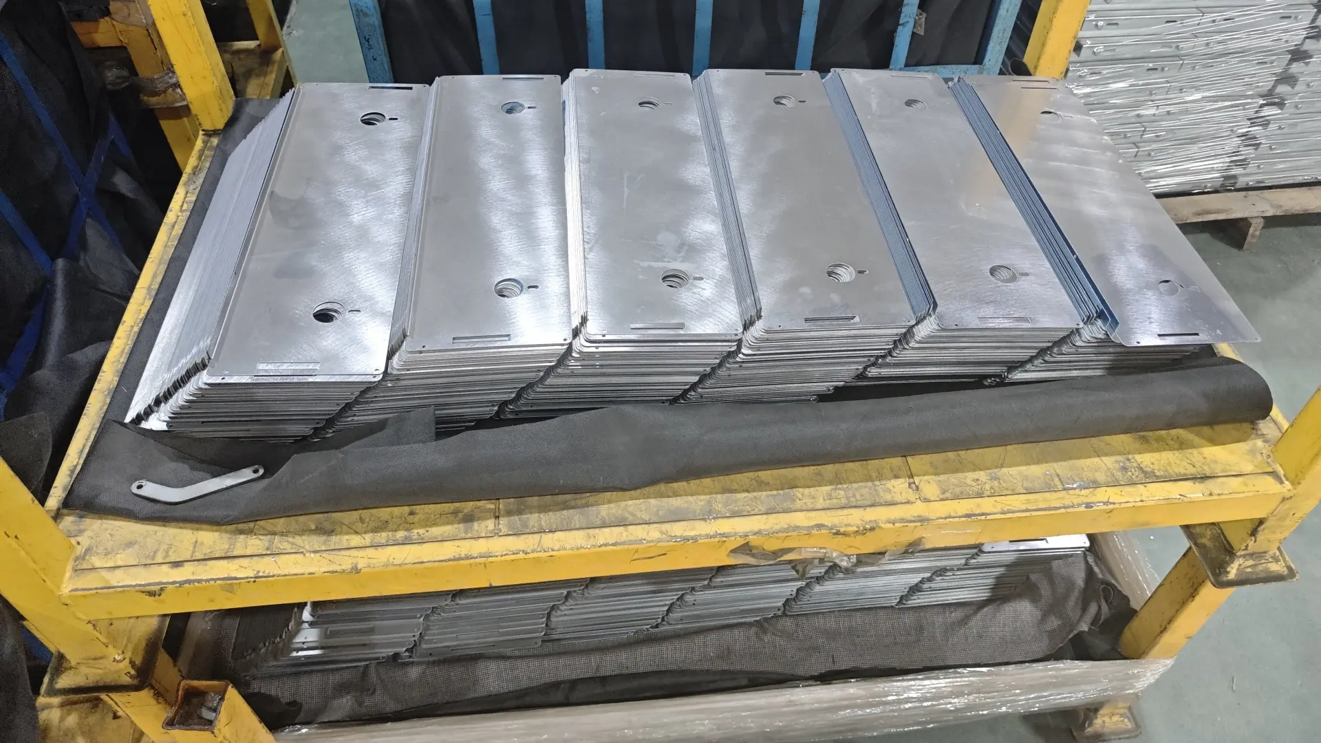Sheet Metal Cabinet Choices: Heavy Duty vs Standard Tool Storage Options