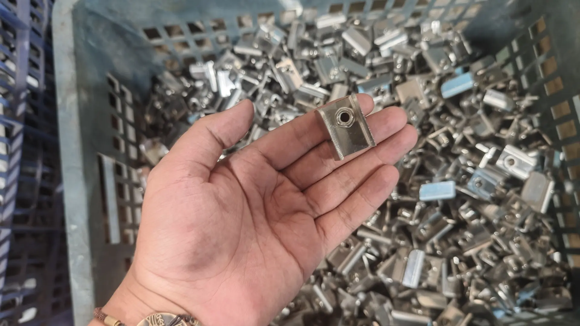 How to choose EMI shielded metal case? Pick right type in 3 easy steps!