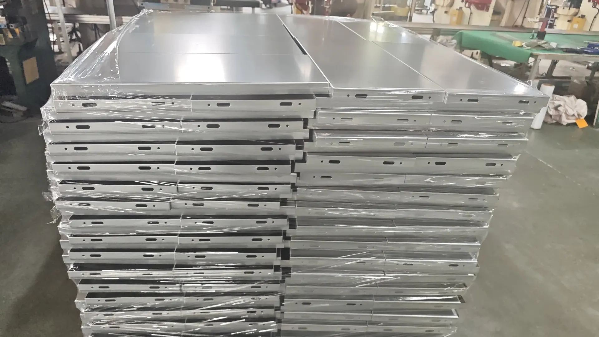How to choose Sheet Metal Enclosures? 5 easy tips for the best fit and function!