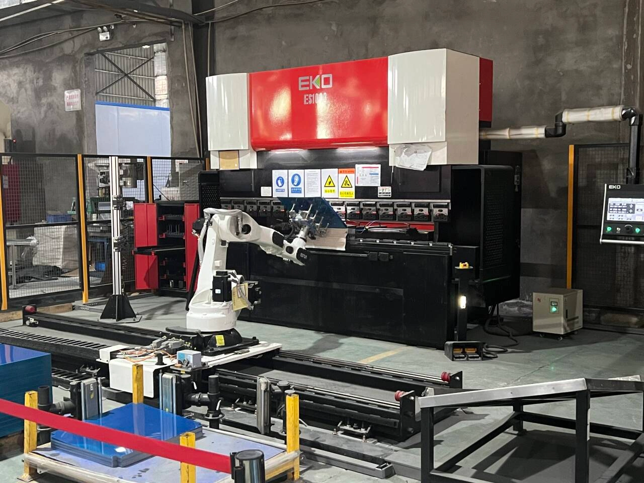 Industrial robot bending process