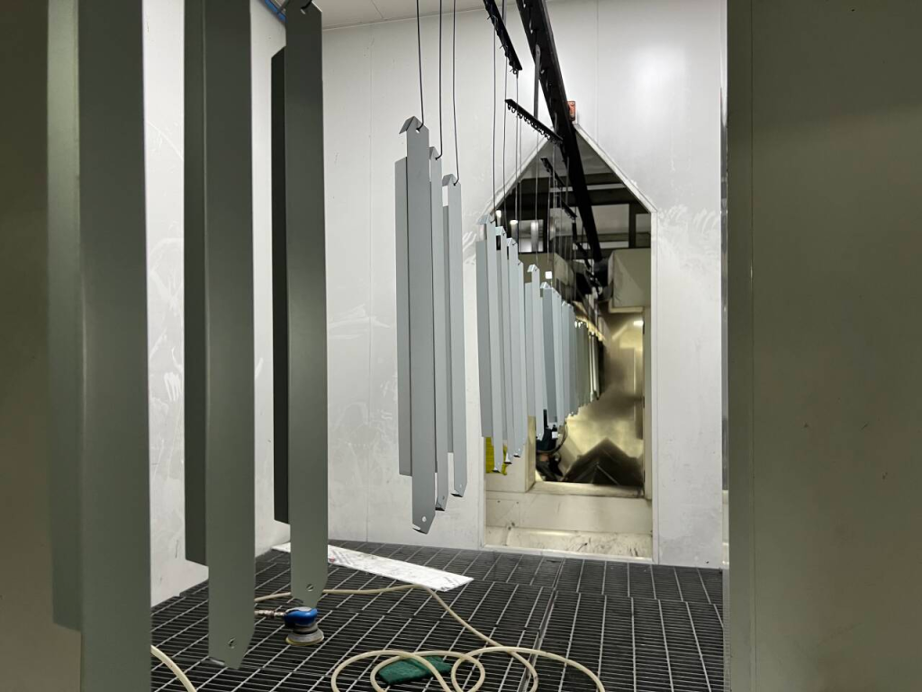Metal surface spraying treatment workshop2