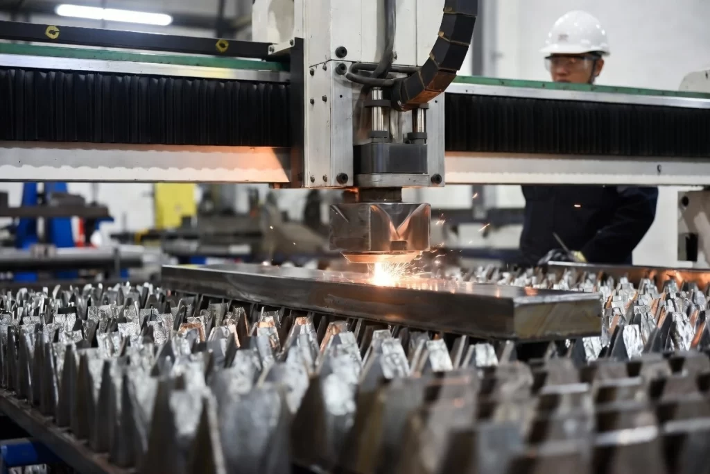Fiber laser cutting manganese steel plate in a modern sheet metal factory
